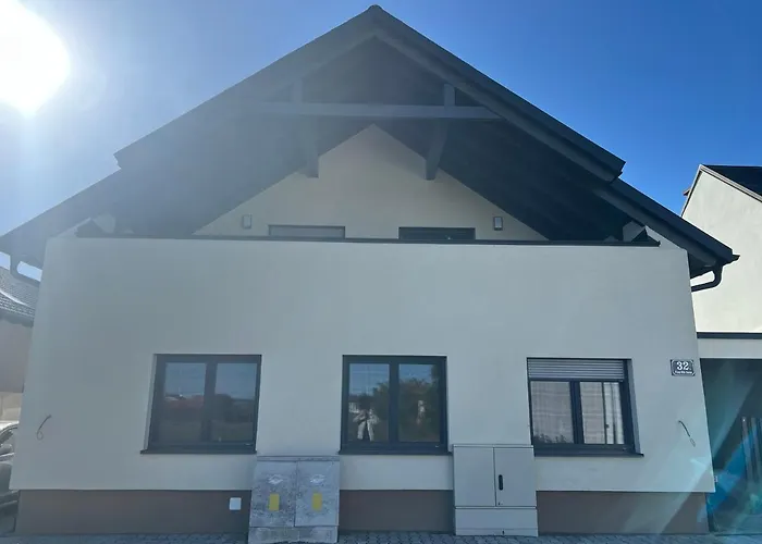 Ruhige Gruene Oase Bei Flughafen Schwechat